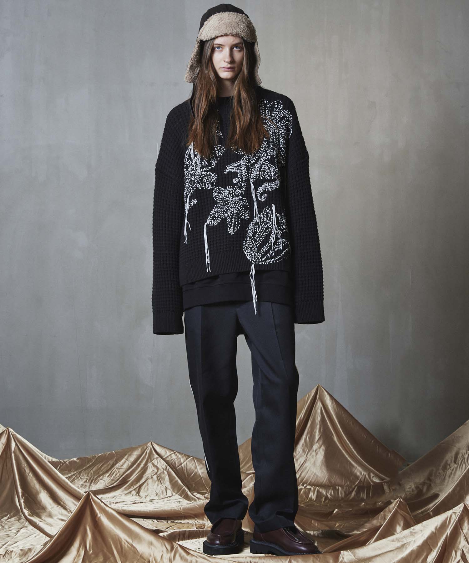 Oni-Waffle Hand Stitch Botanical Embroidery Prime-Over Crew Neck Knit Pullover