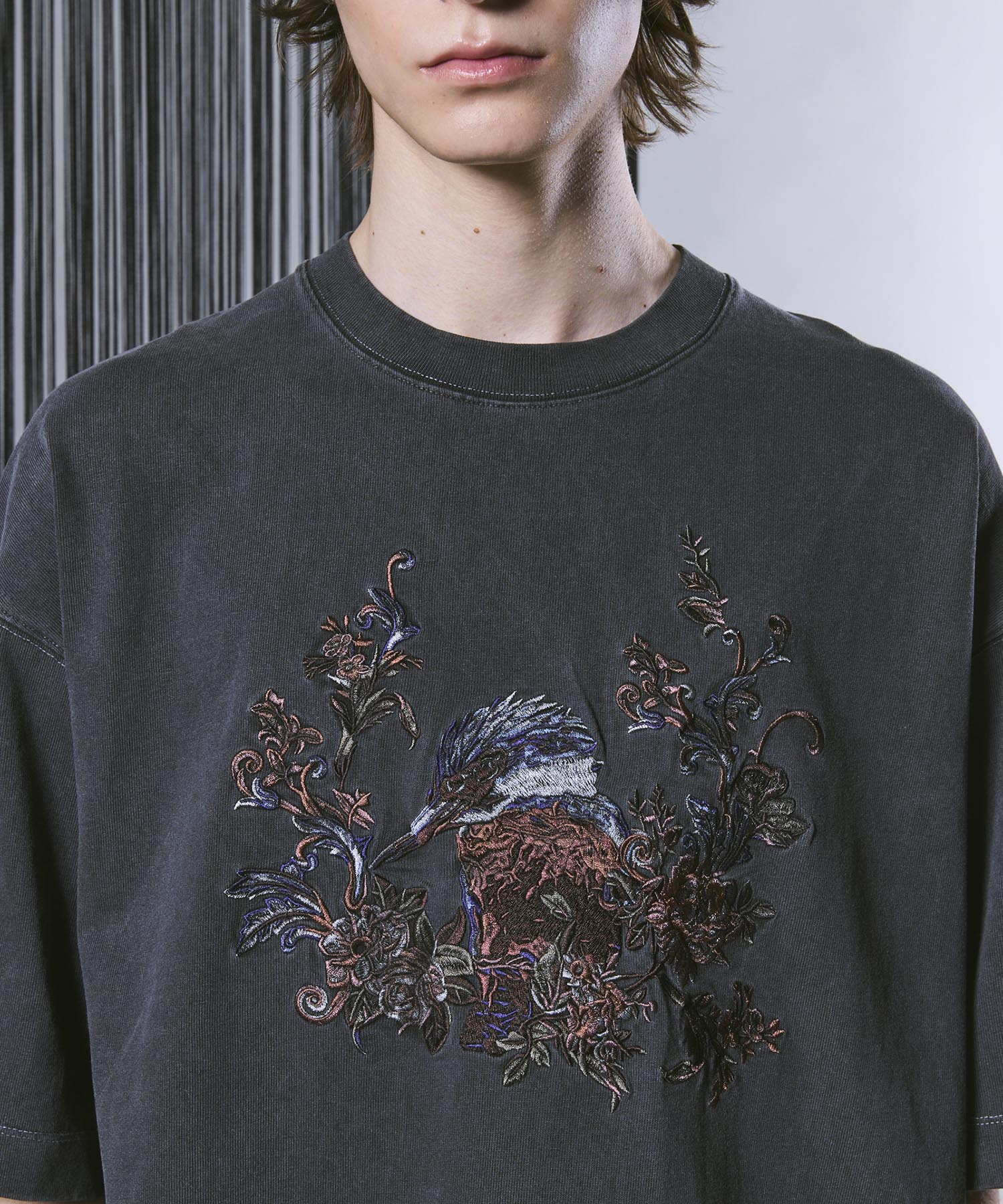 「FLOWER BIRD」Embroidery Chemical Over-Dye Prime-Over Crew Neck T-Shirt