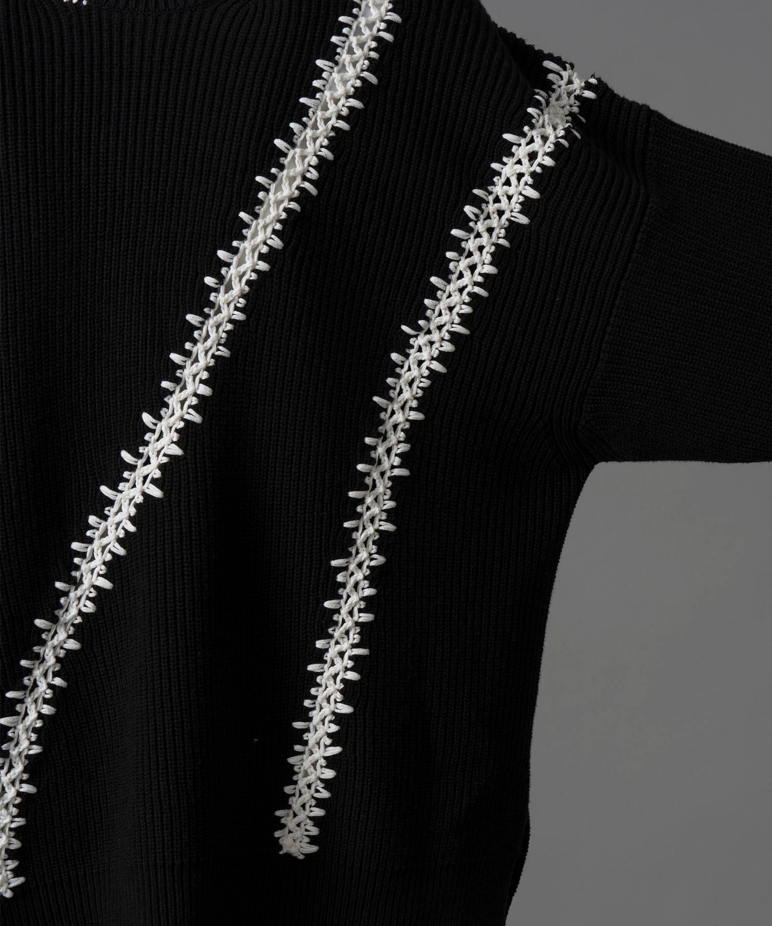 Barbed Wire Embroidery Prime-Over Crew Neck Knit Pullover