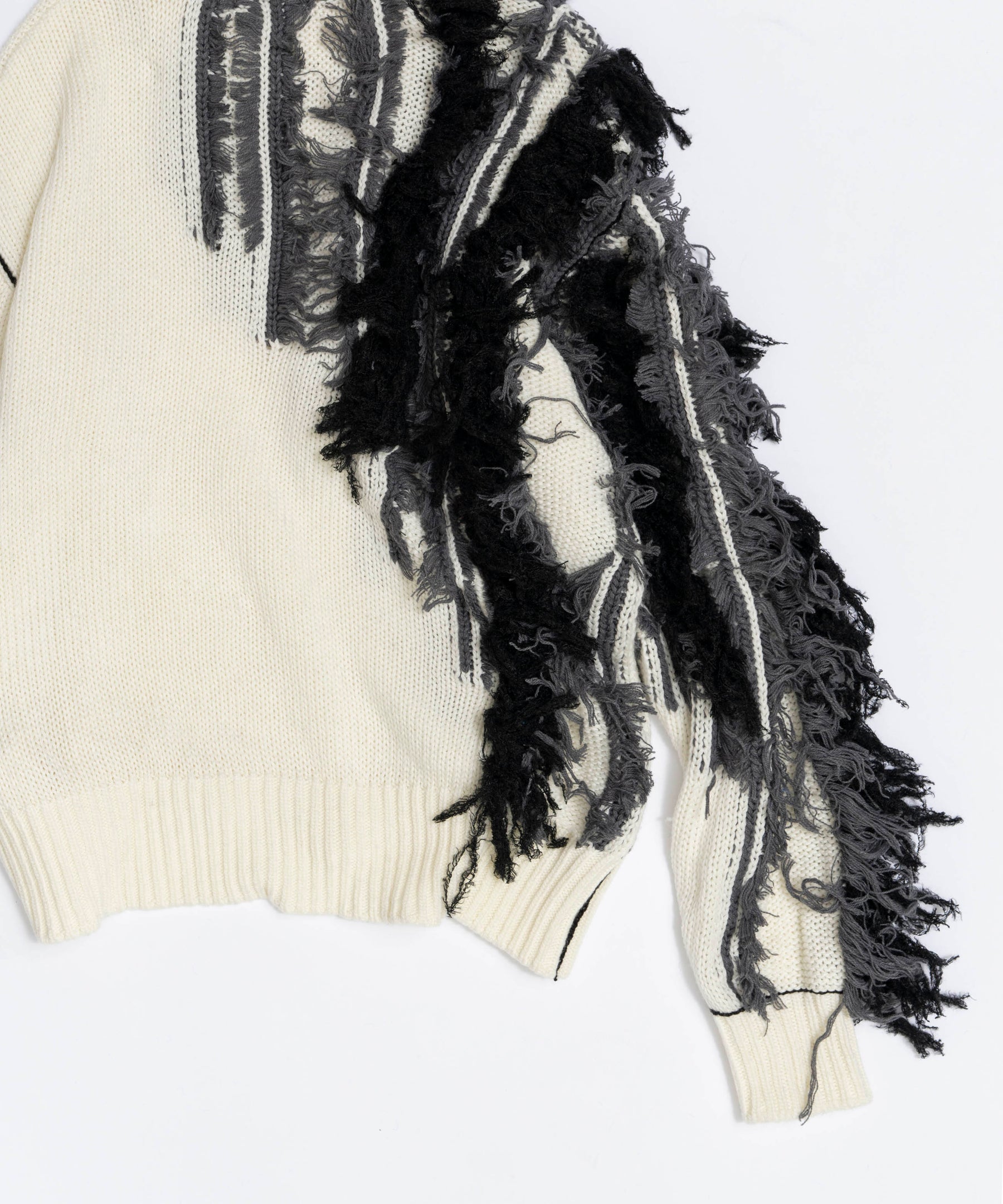 【SALE】Random Cut Fringe Knit