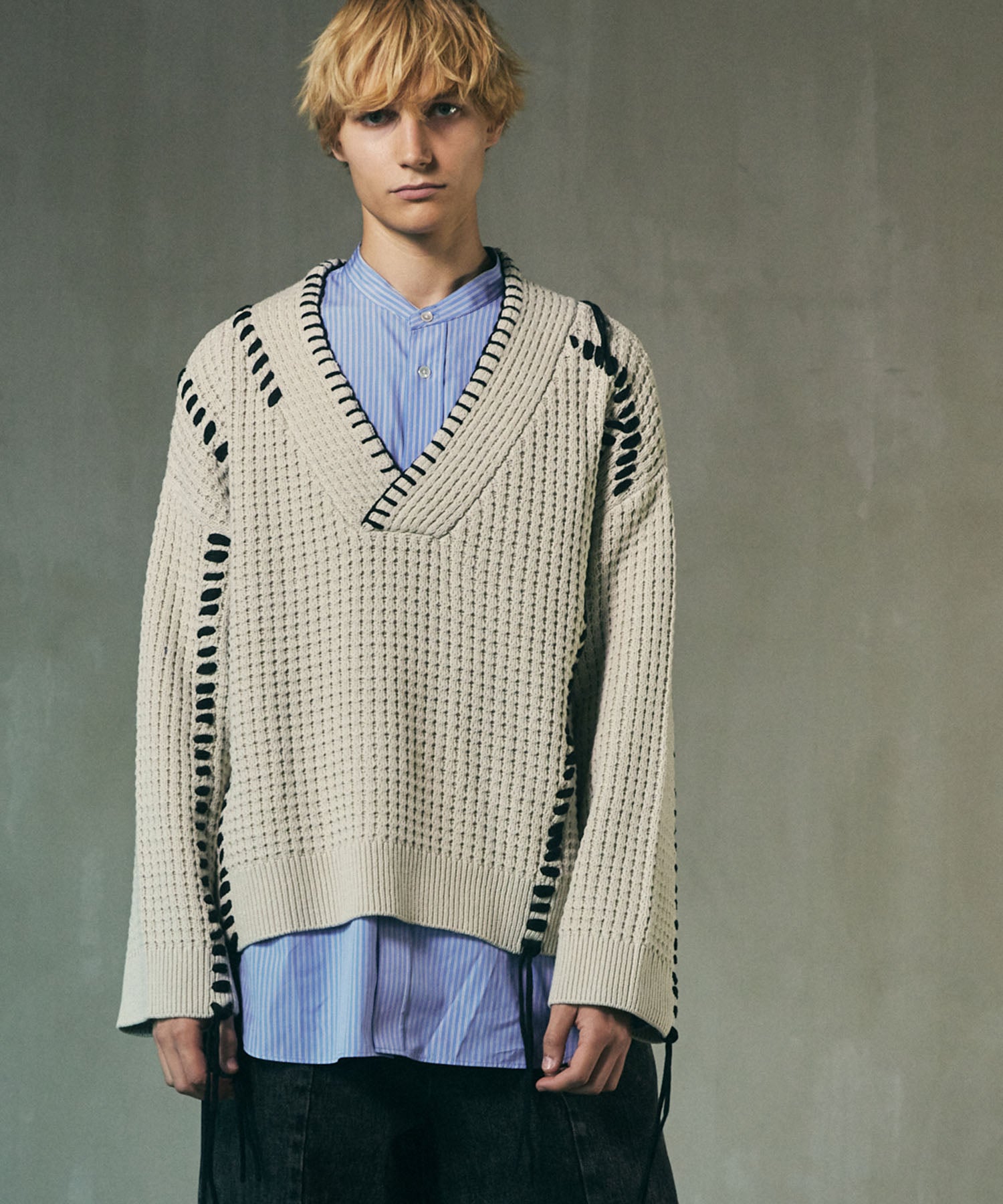 Oni-Waffle Embroidery Prime-Over V-Neck Knit Pullover