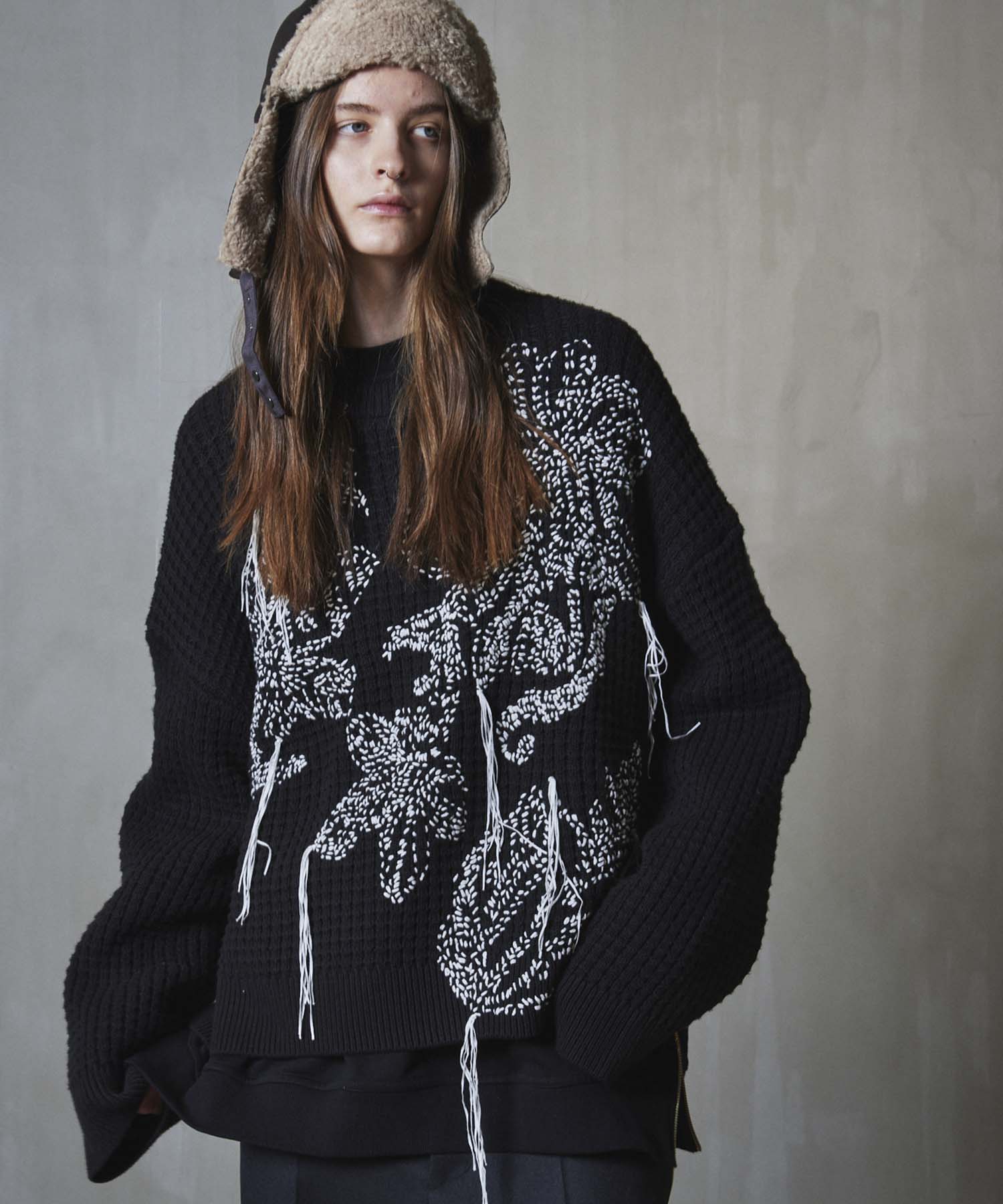 Oni-Waffle Hand Stitch Botanical Embroidery Prime-Over Crew Neck Knit Pullover