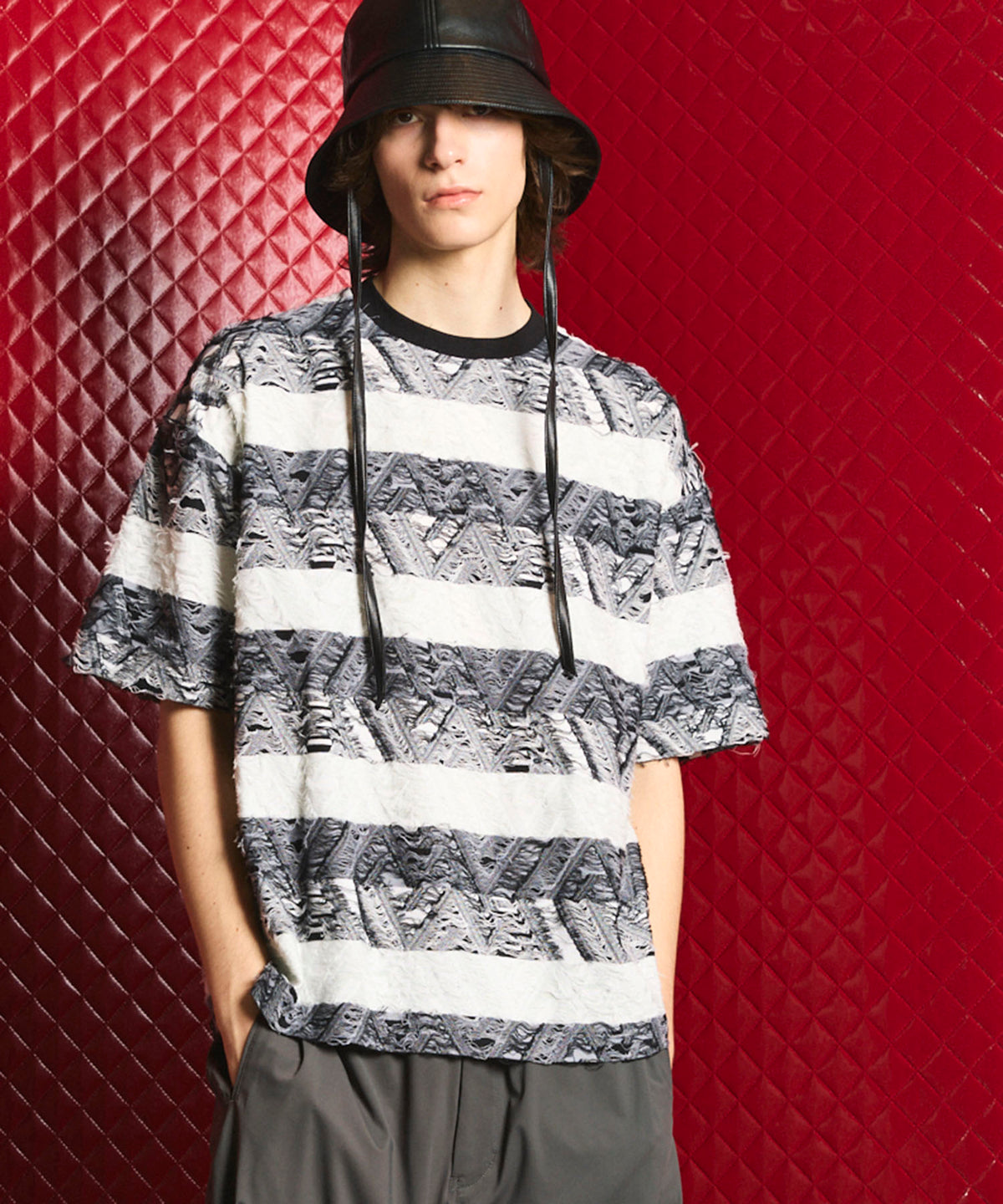 Geometry Border Back Cut Jacquard Prime-Over Crew Neck T-shirt