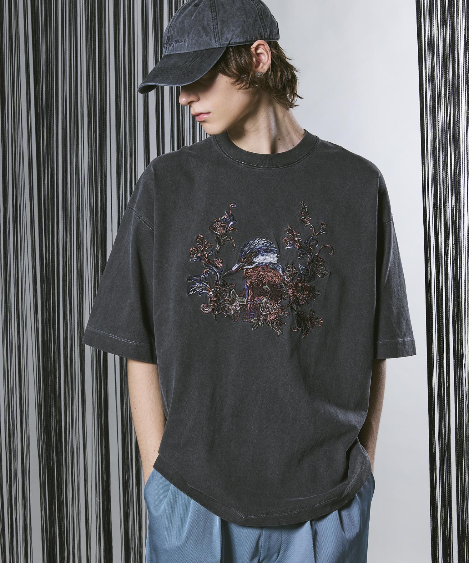 「FLOWER BIRD」Embroidery Chemical Over-Dye Prime-Over Crew Neck T-Shirt