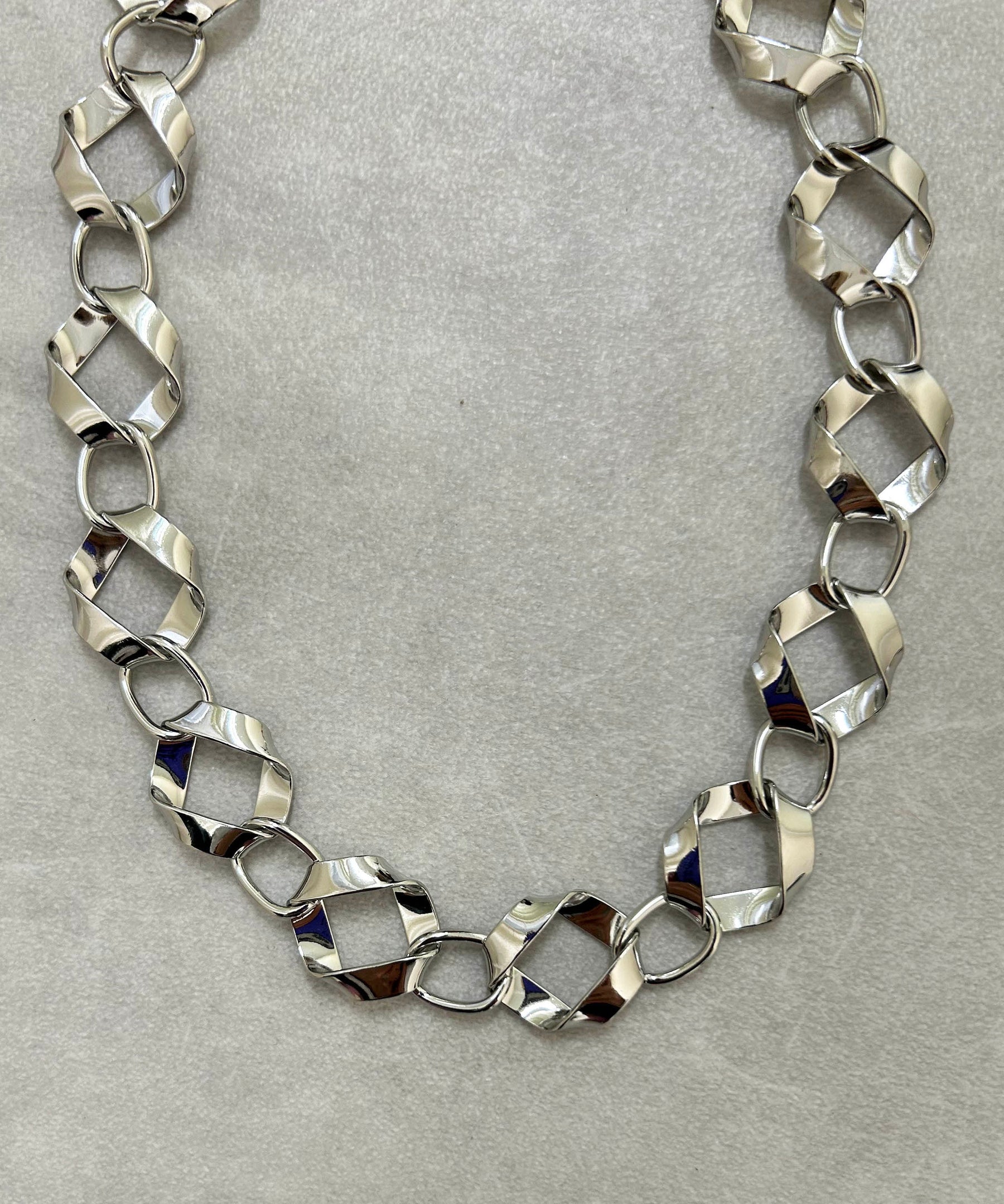 Square Twist Short Necklace